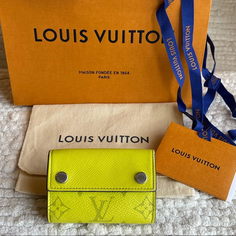 2019 Louis Vuitton Jaune Taigarama Discovery Mini Trifold Wallet - Picture 2 of 16